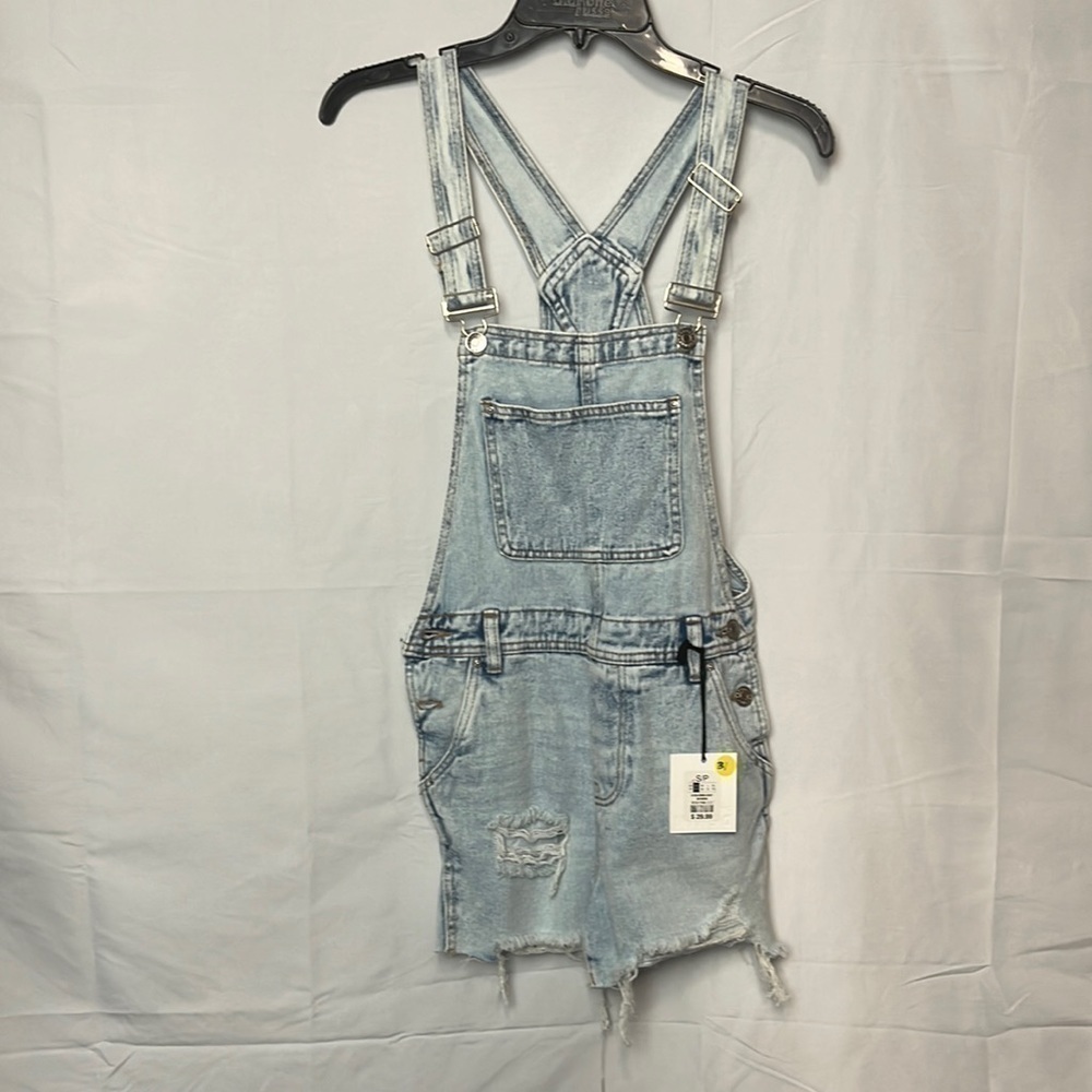 𝅺refuge denim overall shorts.  New
